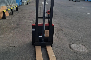Самоходный штабелер OXLIFT AX12