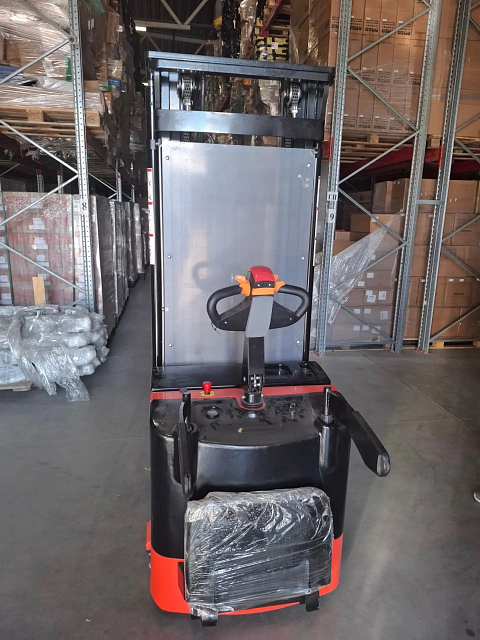 Самоходный штабелер OXLIFT BX15-4X