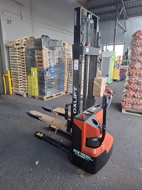 Самоходный штабелер OXLIFT AX155L 3600 мм 1550 кг Li-ion 100Ah