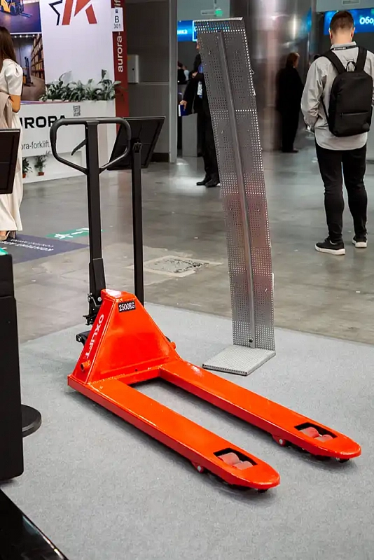 Фотогалерея: OXLIFT на выставке CeMAT Russia (16–18 сентября 2025 г.) 32