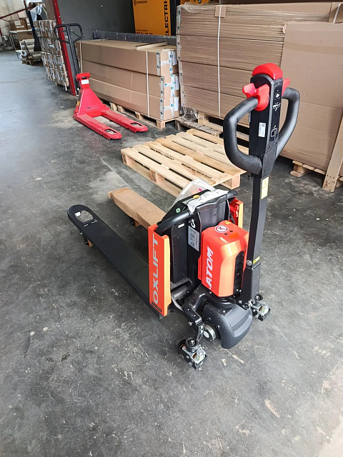 Cамоходная тележка OXLIFT PTE15Q-A 1500 кг Li-ion 24V/20Ah с опорными колёсами