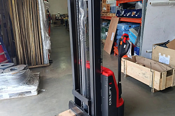 Самоходный штабелер OXLIFT PSE15L