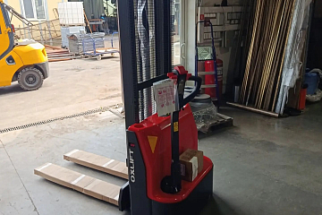 Самоходный штабелер OXLIFT PSE15L