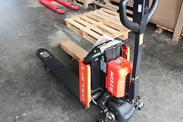 Cамоходная тележка OXLIFT PTE15Q-A 1500 кг Li-ion 24V/20Ah с опорными колёсами