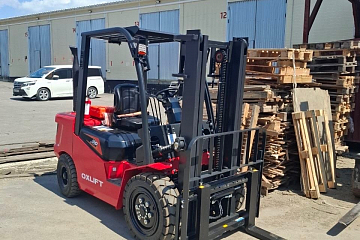 Двойная отгрузка: два дизельных погрузчика OXLIFT для склада стройматериалов