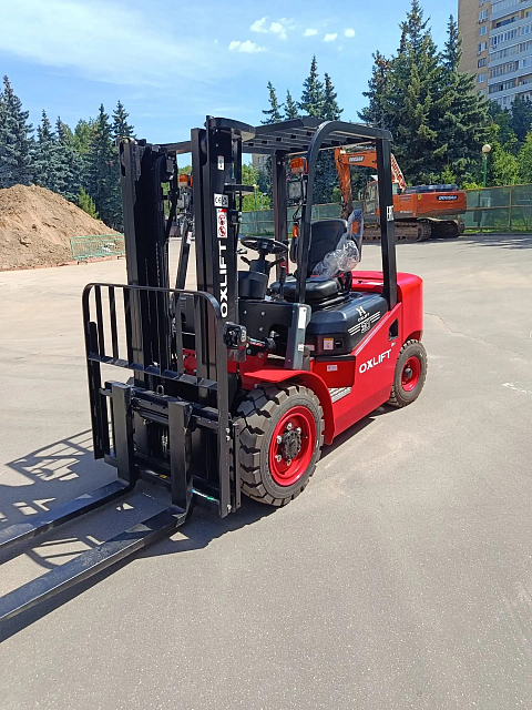 Дизельный вилочный погрузчик OXLIFT CPCD30-XC5K2C