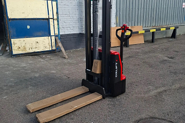 Самоходный штабелер OXLIFT AX12